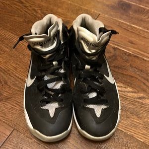 Nike size 6 hyperdunk quickness boys